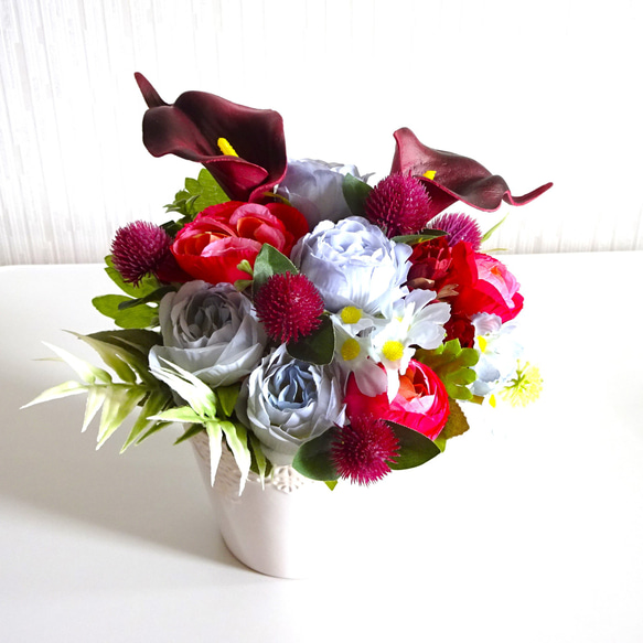 カラーとラナンキュラスのアレンジメント アートフラワー chloe misaki