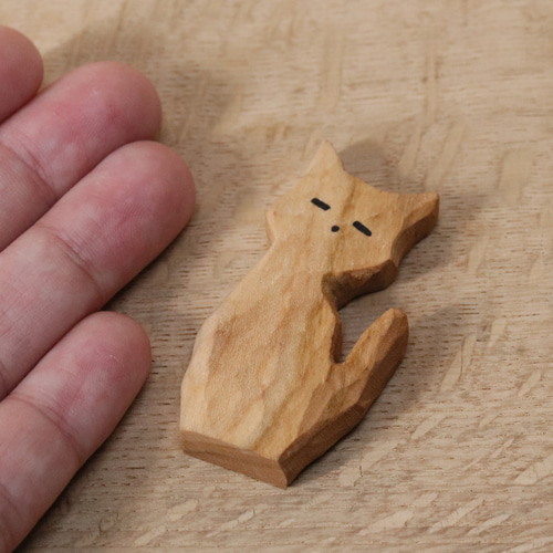 猫 木彫り ネコの置物 ねこの雑貨（木材：山桜）（No.G0010