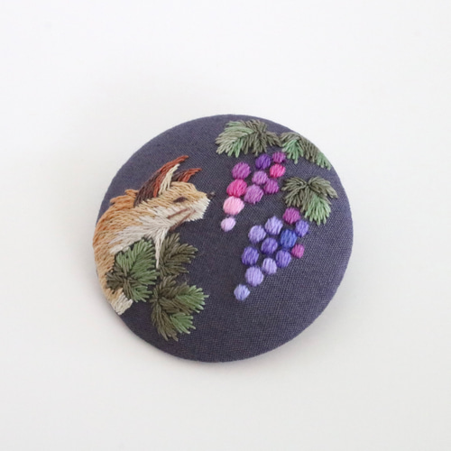 [専用　こり様]刺繍 ブローチ フェルト ハンドメイド ストラップ ぶどう ふわふわ＊ぶどうの刺繍ブローチ - LICH'S GALLERY | minne