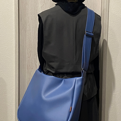 新色！くすみブルー次世代レザー撥水2WAYショルダーバック、Lサイズ