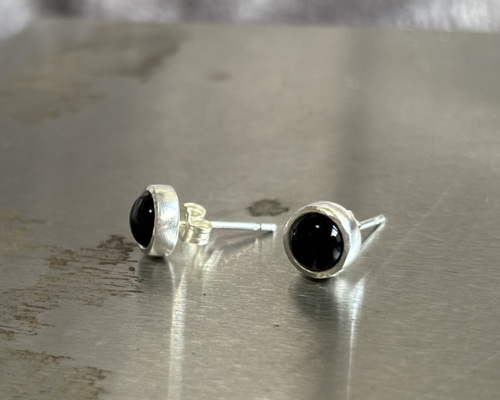 クアラントット　ピアス　una notte ウナノッテ　オニキス　onyx クアラントット ピアス una notte ウナノッテ オニキス onyx