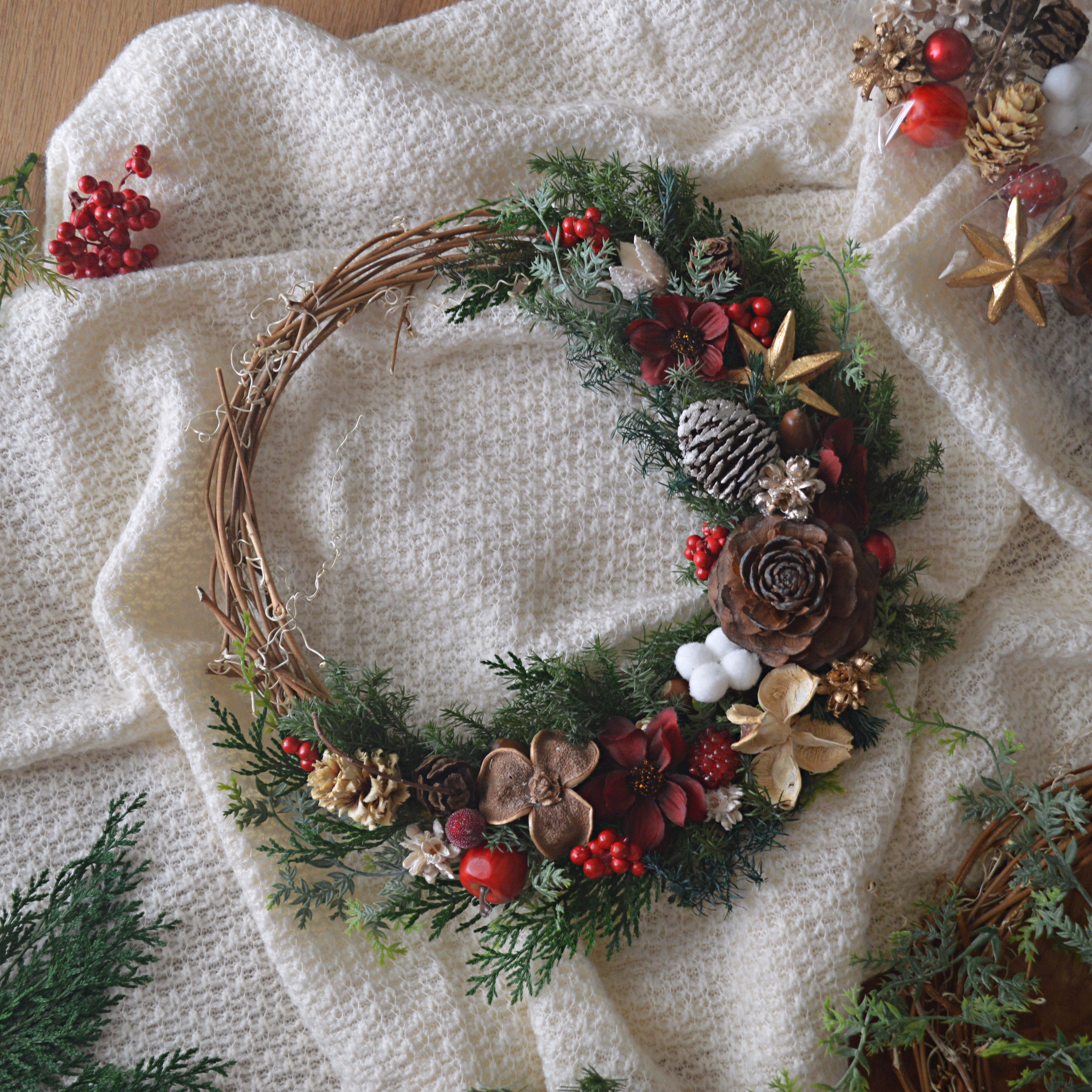 送料無料】来年も飾れる♡5種類の針葉樹と木の実で作る*星が輝く