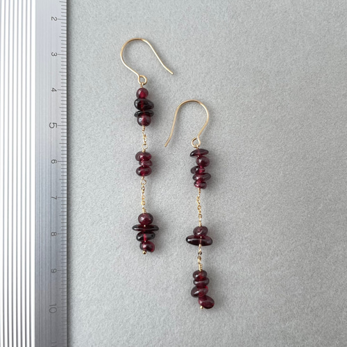 14kgf ガーネットロングピアス / イヤリング ピアス（フック・チェーン  