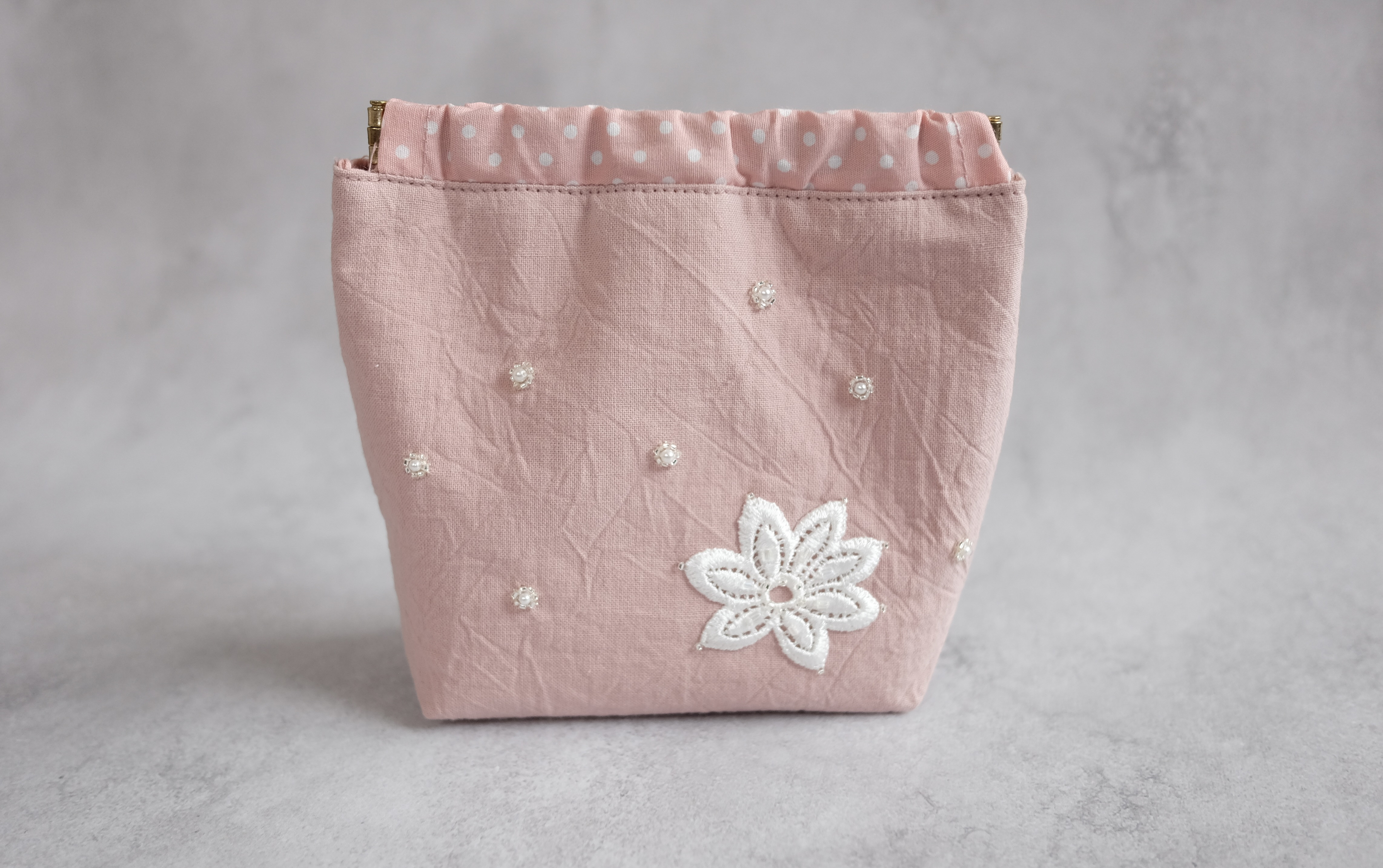 ビーズ刺繍 バネ口ポーチ小 ピンク ポーチ AMUSTERIA 通販 18343256