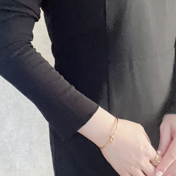 結び目デザイン　サージカルステンレス　バングル　ニッケルフリー　ひねり　k18コーティング　金属アレルギー対応　高品質 13枚目の画像