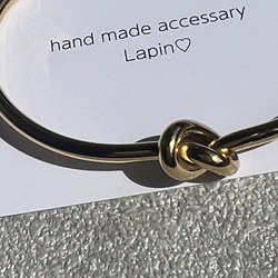 結び目デザイン　サージカルステンレス　バングル　ニッケルフリー　ひねり　k18コーティング　金属アレルギー対応　高品質 4枚目の画像