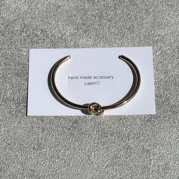 結び目デザイン　サージカルステンレス　バングル　ニッケルフリー　ひねり　k18コーティング　金属アレルギー対応　高品質 14枚目の画像