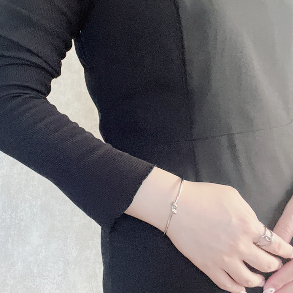 結び目デザイン　サージカルステンレス　バングル　ニッケルフリー　ひねり　k18コーティング　金属アレルギー対応　高品質 12枚目の画像