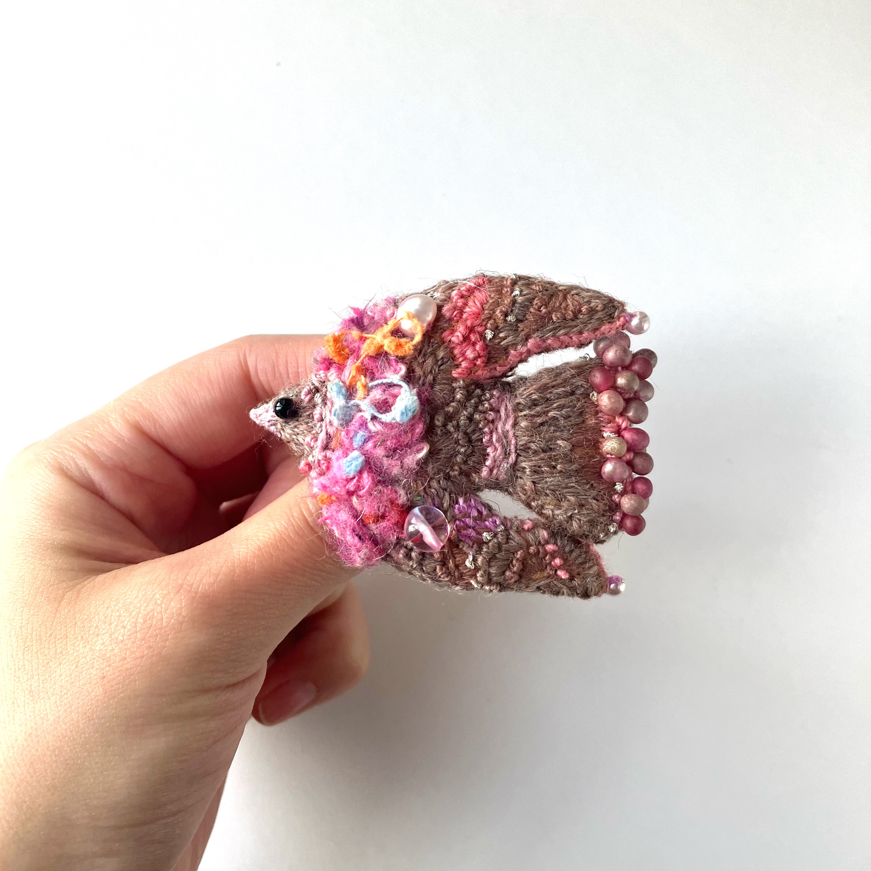 秋色カラフルバード " autumn enjoy color bird"　鳥さん　秋冬刺繍ふっくらブローチ