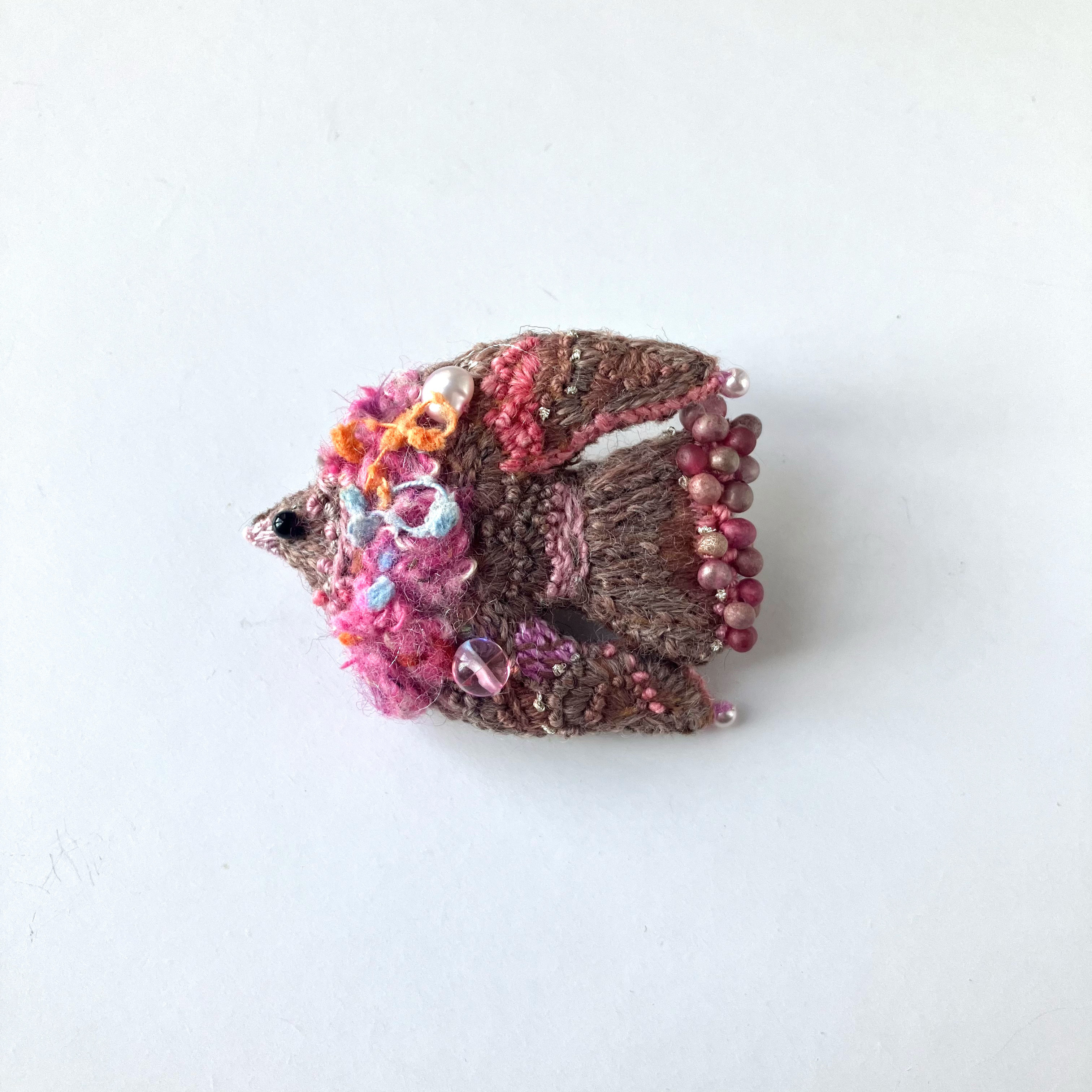 秋色カラフルバード " autumn enjoy color bird"　鳥さん　秋冬刺繍ふっくらブローチ
