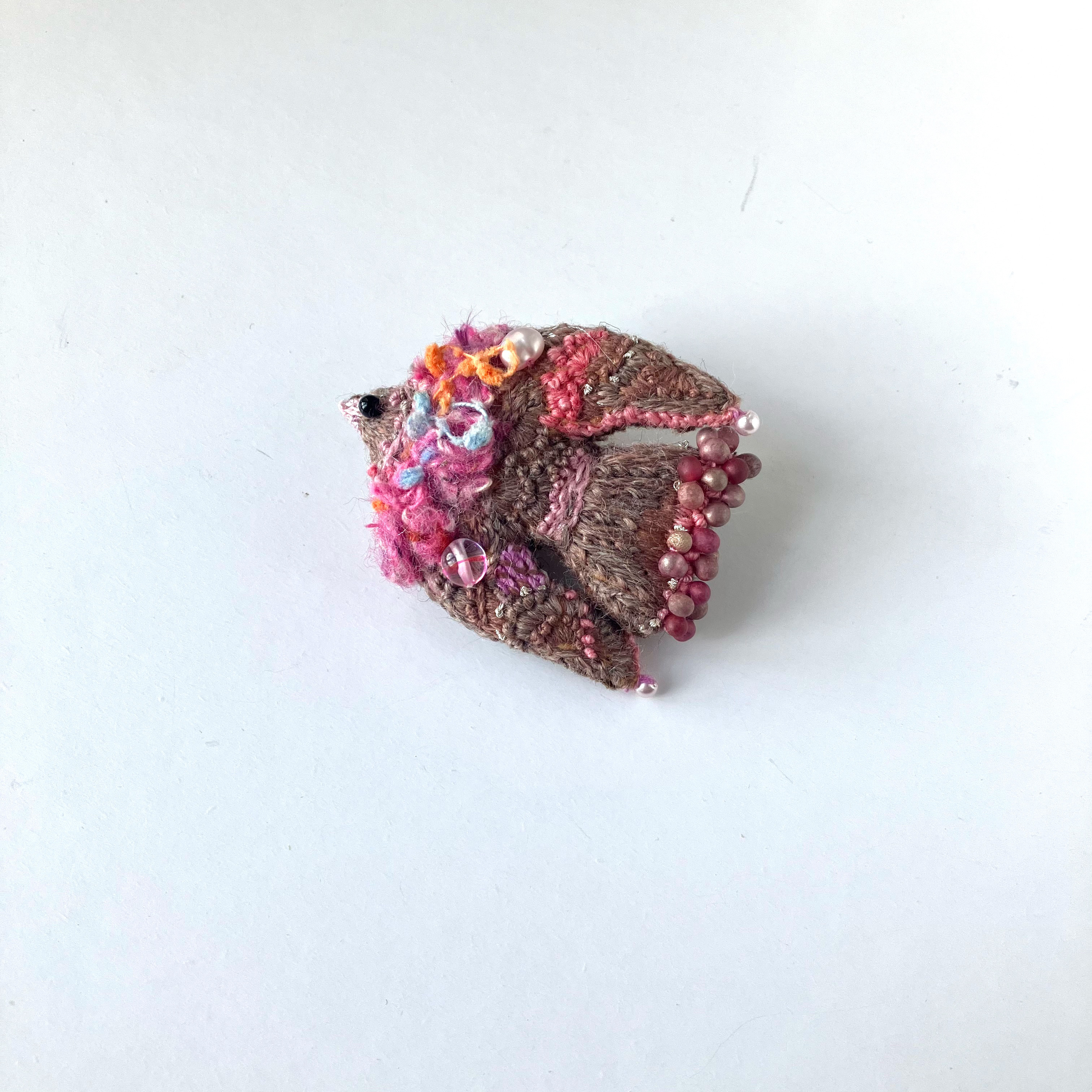 秋色カラフルバード " autumn enjoy color bird"　鳥さん　秋冬刺繍ふっくらブローチ
