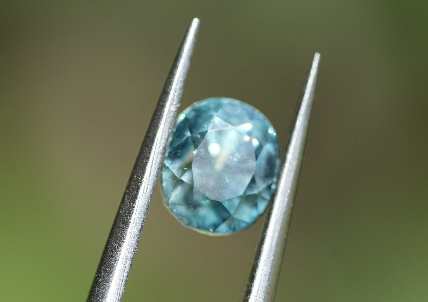 魅惑のネオンブルー★2.5 ct ★ブルージルコン s1338