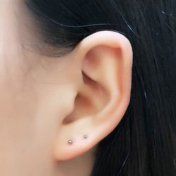 ★★Pt950★★（片耳）純プラチナ ピアス 小さめ 大小丸玉 Pt950 釈迦玉 ピアス ミニサイズ 華奢 3枚目の画像
