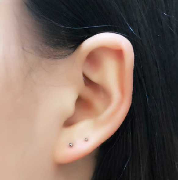 ★★Pt950★★（片耳）純プラチナ ピアス 小さめ 大小丸玉 Pt950 釈迦玉 ピアス ミニサイズ 華奢 3枚目の画像