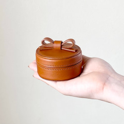 大人可愛い上質レザーの小物入れ　　コニャック 3枚目の画像