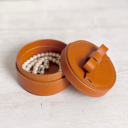 大人可愛い上質レザーの小物入れ　　コニャック 2枚目の画像