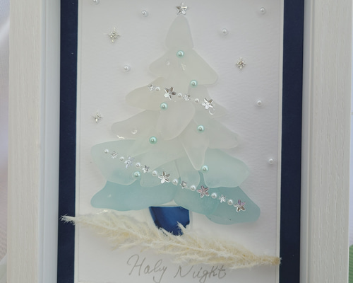 クリスマスツリー〉シーグラスアート＊壁掛け・スタンド両用・自立