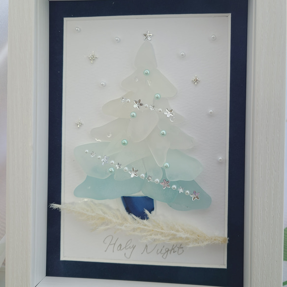 クリスマスツリー〉シーグラスアート＊壁掛け・スタンド両用・自立