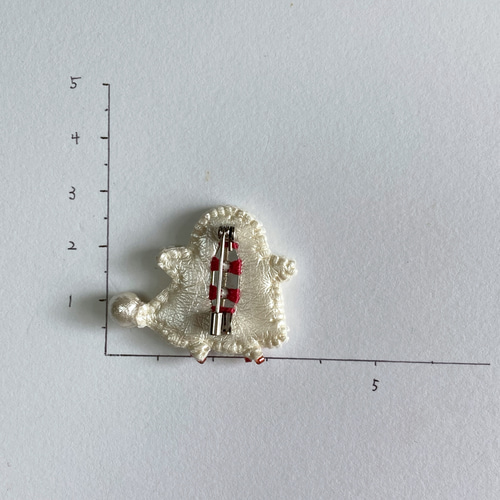 おばけ？ちゃんのミニブローチ ビーズ刺繍 オートクチュール刺繍
