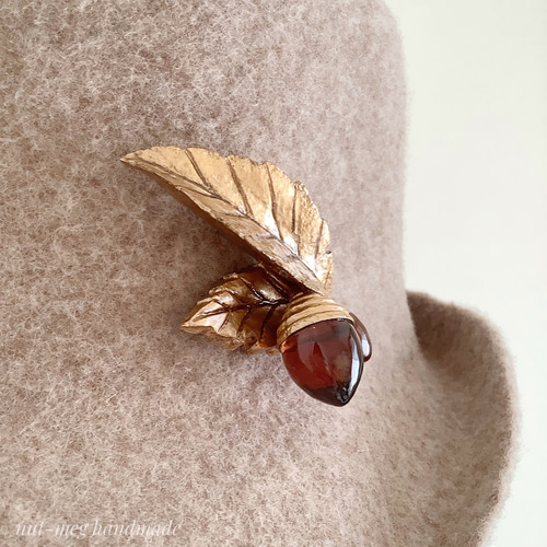 大きなどんぐりのブローチ ブローチ 空想雑貨店：nut-meg 通販