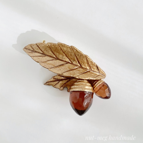 大きなどんぐりのブローチ ブローチ 空想雑貨店：nut-meg 通販