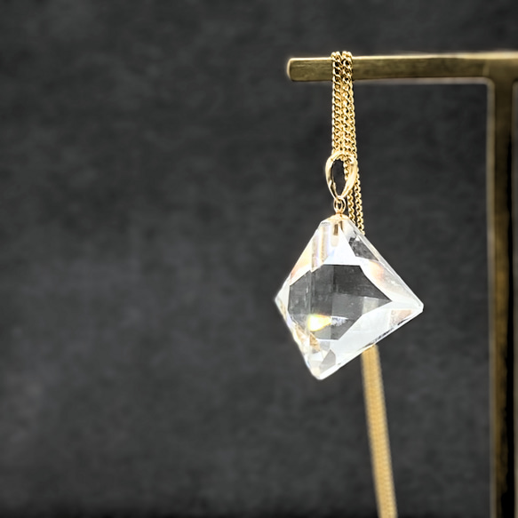 24mm 立体的 クォーツ/白水晶 K18 K18GP 天然石ネックレス - 変形 