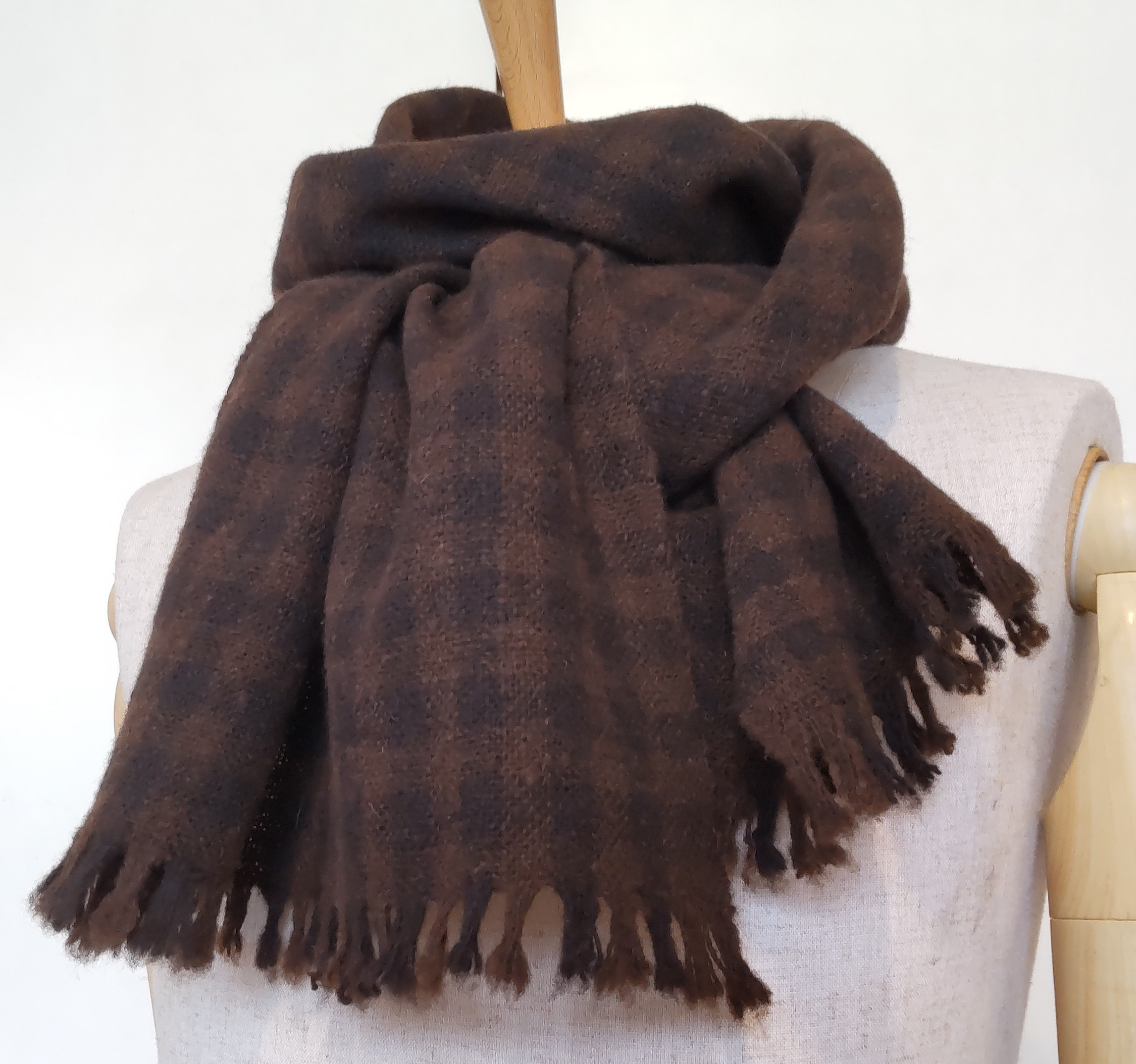 羊毛１００％手紡ぎ手織りマフラー　焦げ茶ポロワス