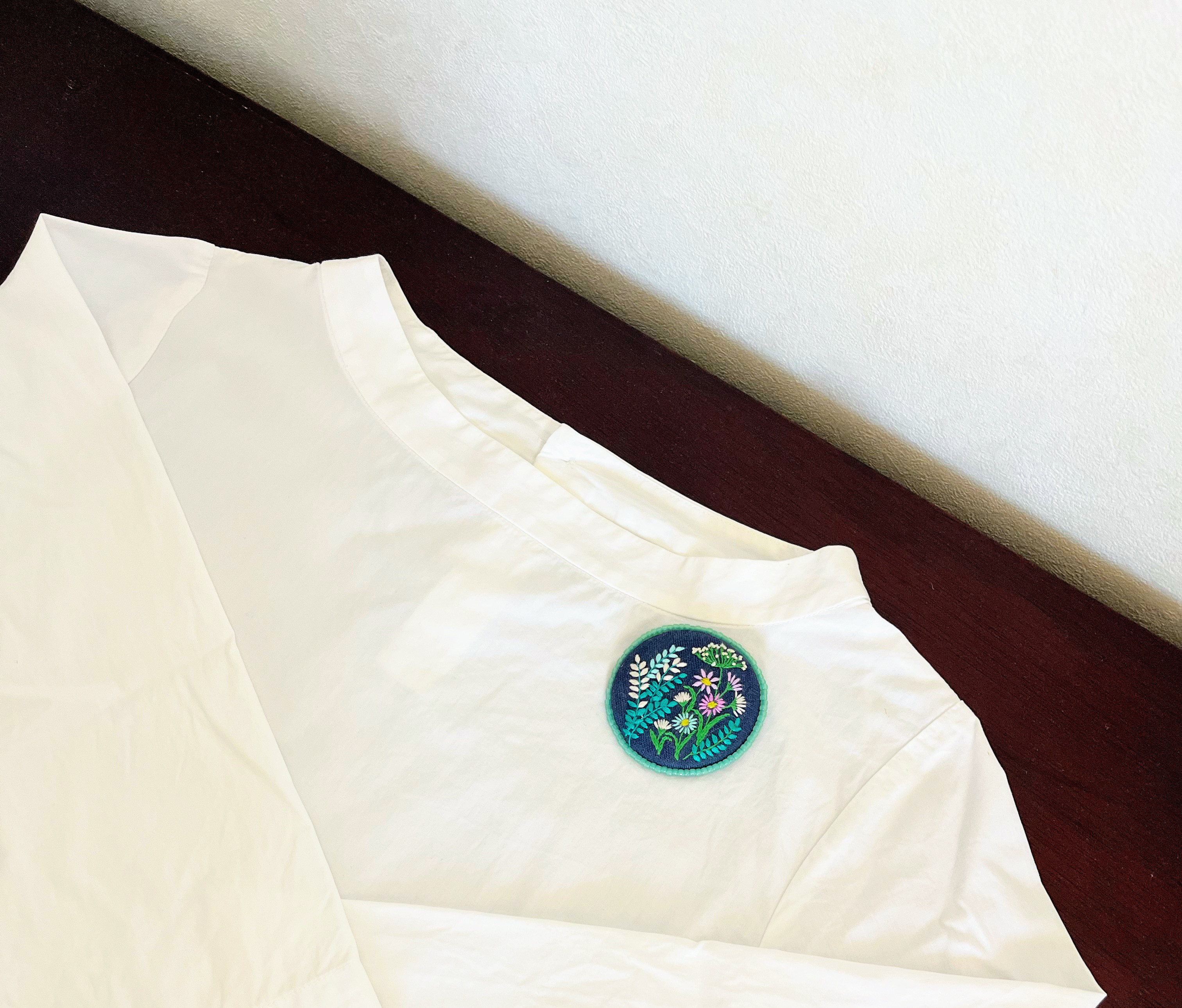 ビーズで飾った草花の刺繍ブローチ【botanical】#298