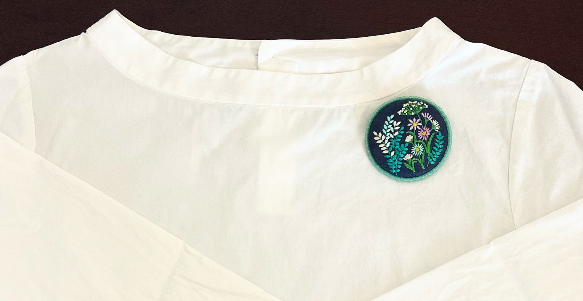 ビーズで飾った草花の刺繍ブローチ【botanical】#298