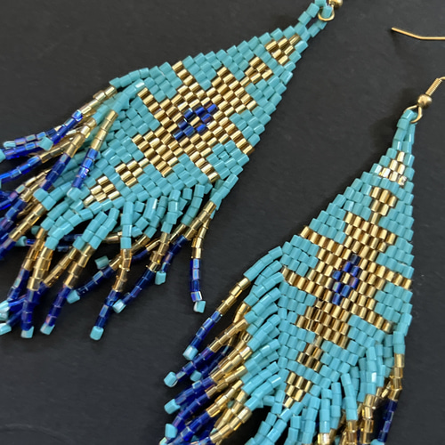 オルテガ柄のビーズ刺繍フリンジピアス❤️ビーズ編みハンド刺繍手刺繍 
