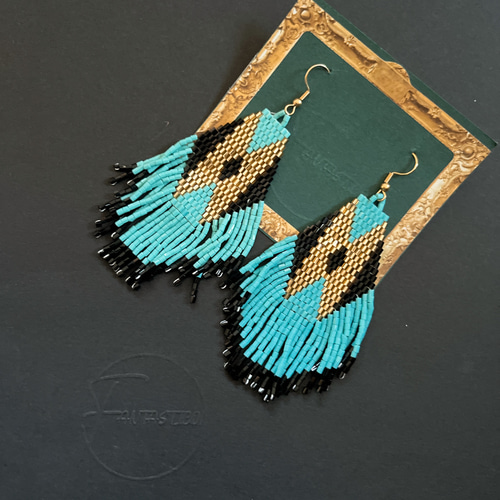 オルテガ柄のビーズ刺繍フリンジピアス❤️ビーズ編みハンド刺繍手刺繍 