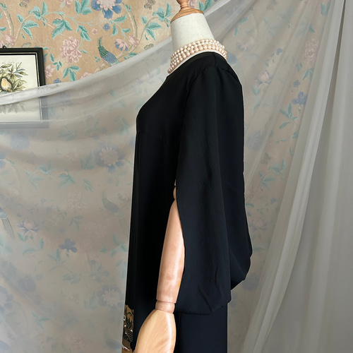 黒留袖 ケープスリーブドレス ロング丈 王朝絵巻 金彩模様友禅染め