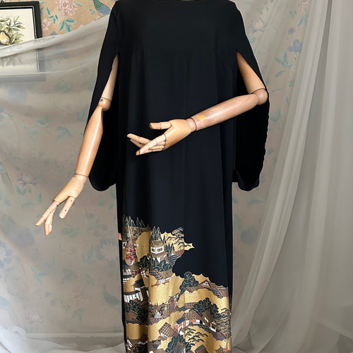 黒留袖 ケープスリーブドレス ロング丈 王朝絵巻 金彩模様友禅染め