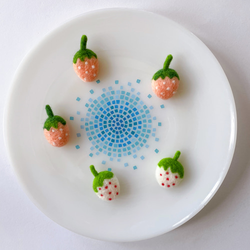 いちごの作り方ってセンス出るよね～🍓 羊毛フェルト