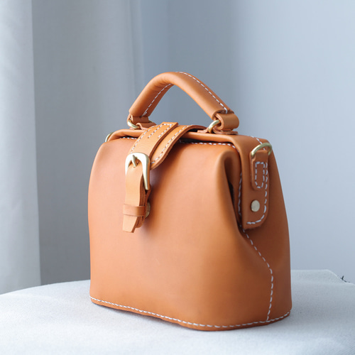 ☆2個限りキャンペーン中！☆がま口バッグ 手作りのレザーショルダー