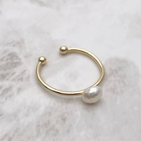 ちょっぴり小さなバロックパールの14kgfリング 5mm 6mm 小粒 真珠 フリーサイズ ピンキー サム ミドル 2枚目の画像