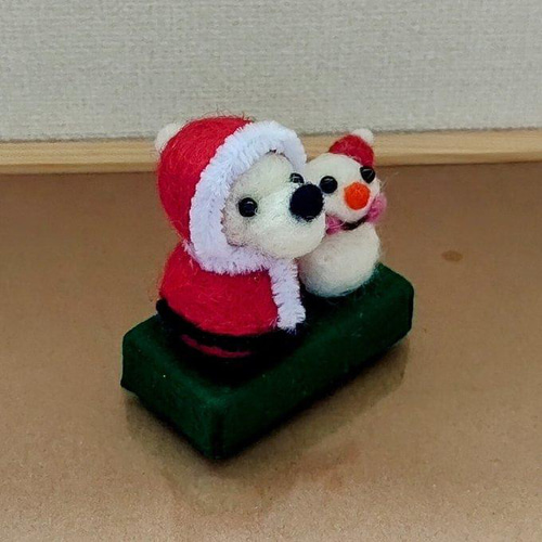 羊毛フェルト【犬】12月 マルチーズサンタと雪だるまのクリスマス 羊毛 