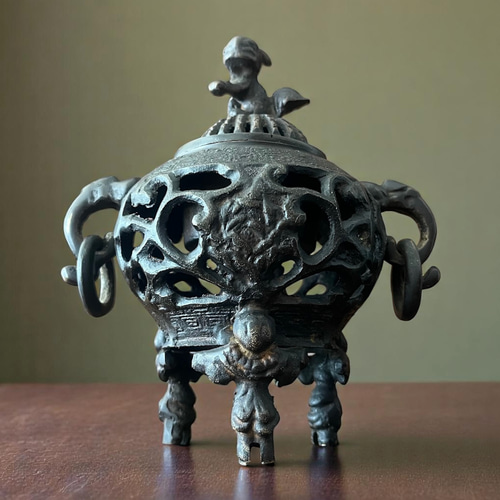 兽耳缠枝莲三足薰炉 招财炉 集财香炉 重工 希少 工芸品 美術品 置物 兽耳缠枝莲三足薰炉 招财炉 集财香炉 重工 希少 工芸品 美術品 置物