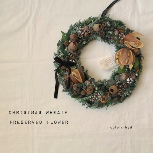 クリスマスリース=大きなリリーナチュラルの木の実のリース