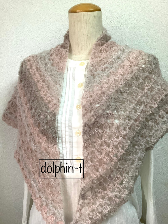 セピア調の三角ショール　三角ストール　手編み　グラデーション 2枚目の画像