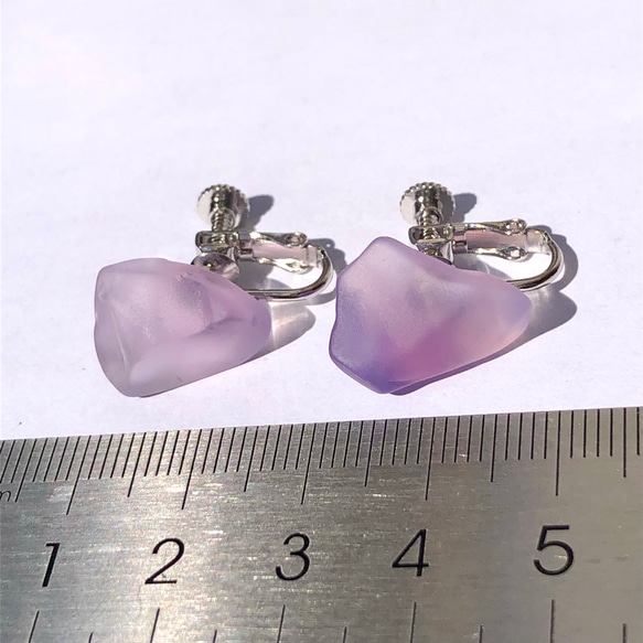[One of a kind] 薰衣草石英原石耳環礦物天然石手工配件（No.2636） 第5張的照片