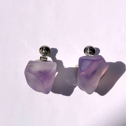 [One of a kind] 薰衣草石英原石耳環礦物天然石手工配件（No.2636） 第3張的照片