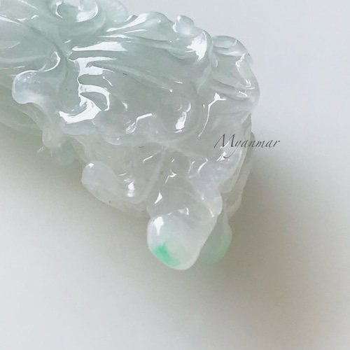P280-004］ 翡翠 ペンダントトップ ミャンマー産 カービング 亀 下ろ
