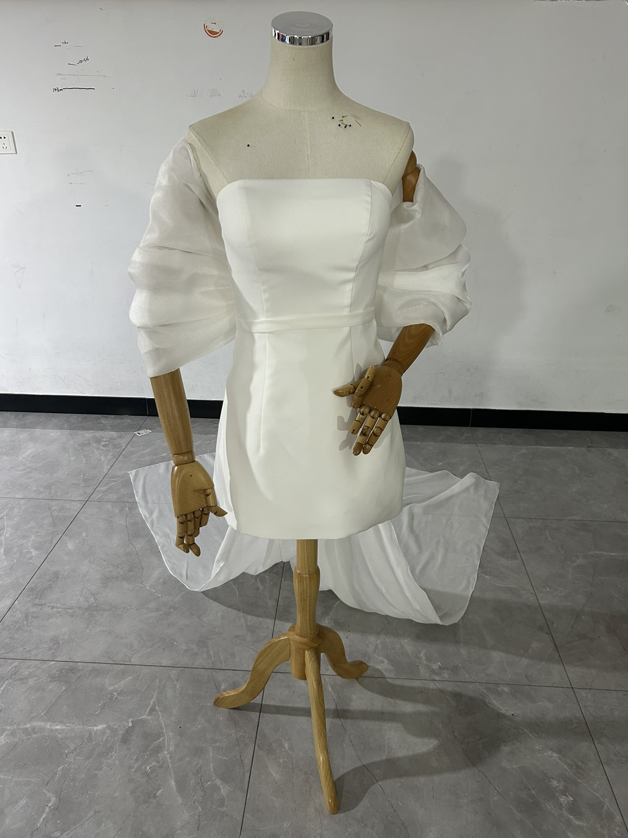 フランス風 ウエディングドレス ミニドレス ふわふわ袖 ロングトレーン