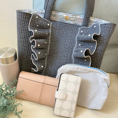 天使の羽根フリルの軽やかヌビバッグ♪イプルキルト♪パールありリバティミシェル使用 天使の羽根フリルの軽やかヌビバッグ♪イプルキルト♪グレー