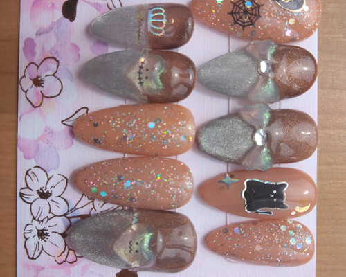 可愛いハロウィンネイル オレンジ×茶色×シルバーマグネット