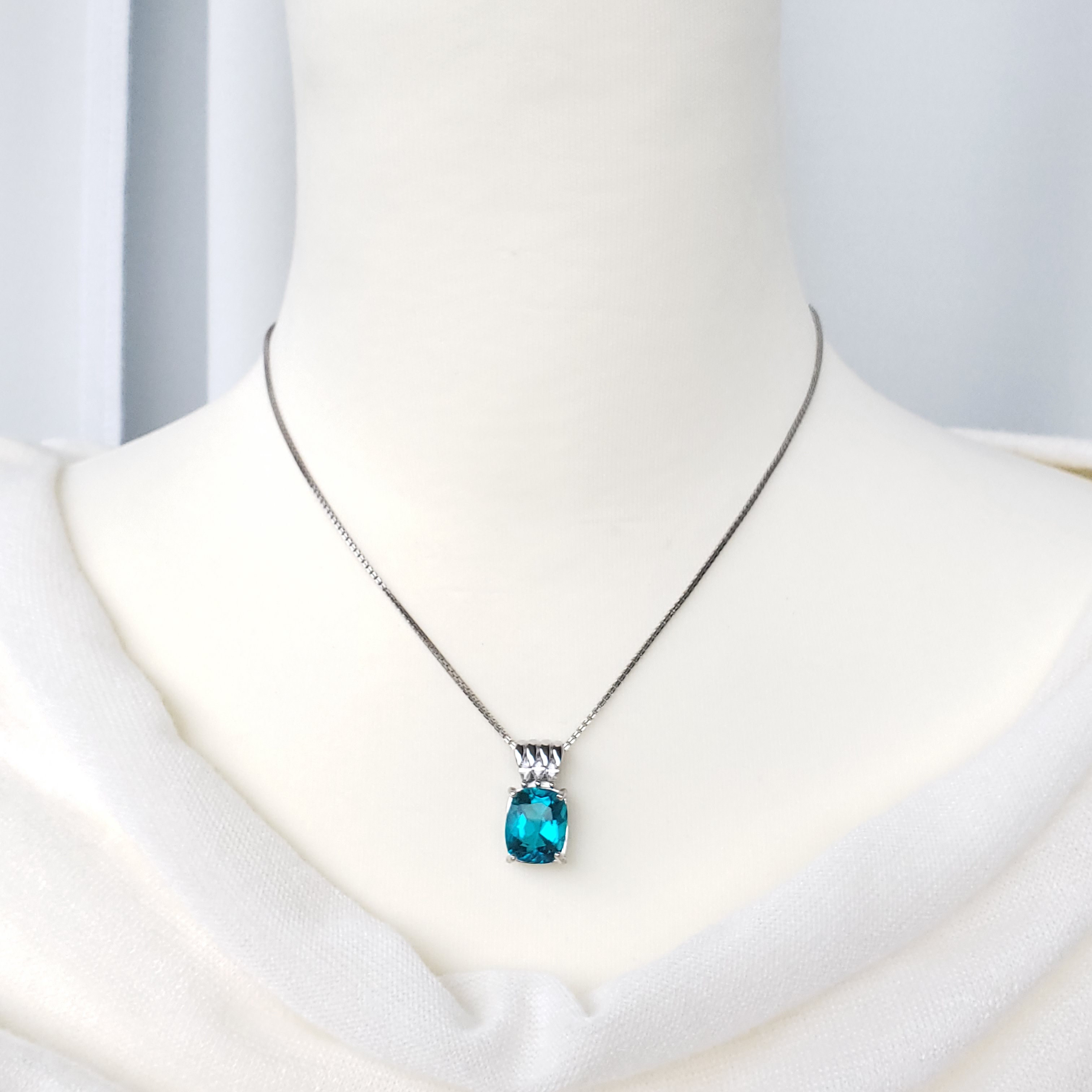 合成パライバトルマリン　アンティーク　天然ホワイトトパーズ　シルバーネックレス　　◇Batalha blue