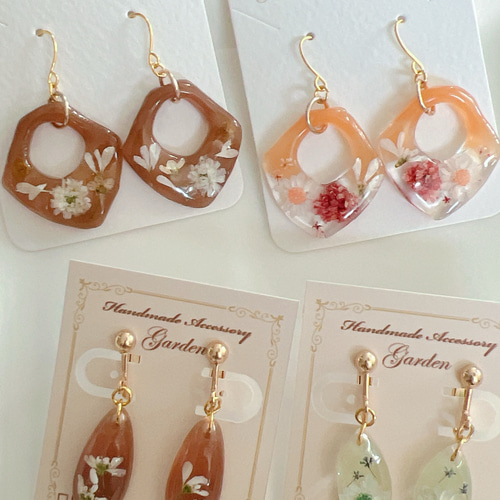お花を使ったレジンピアス イヤリング ピアス（フック・チェーン