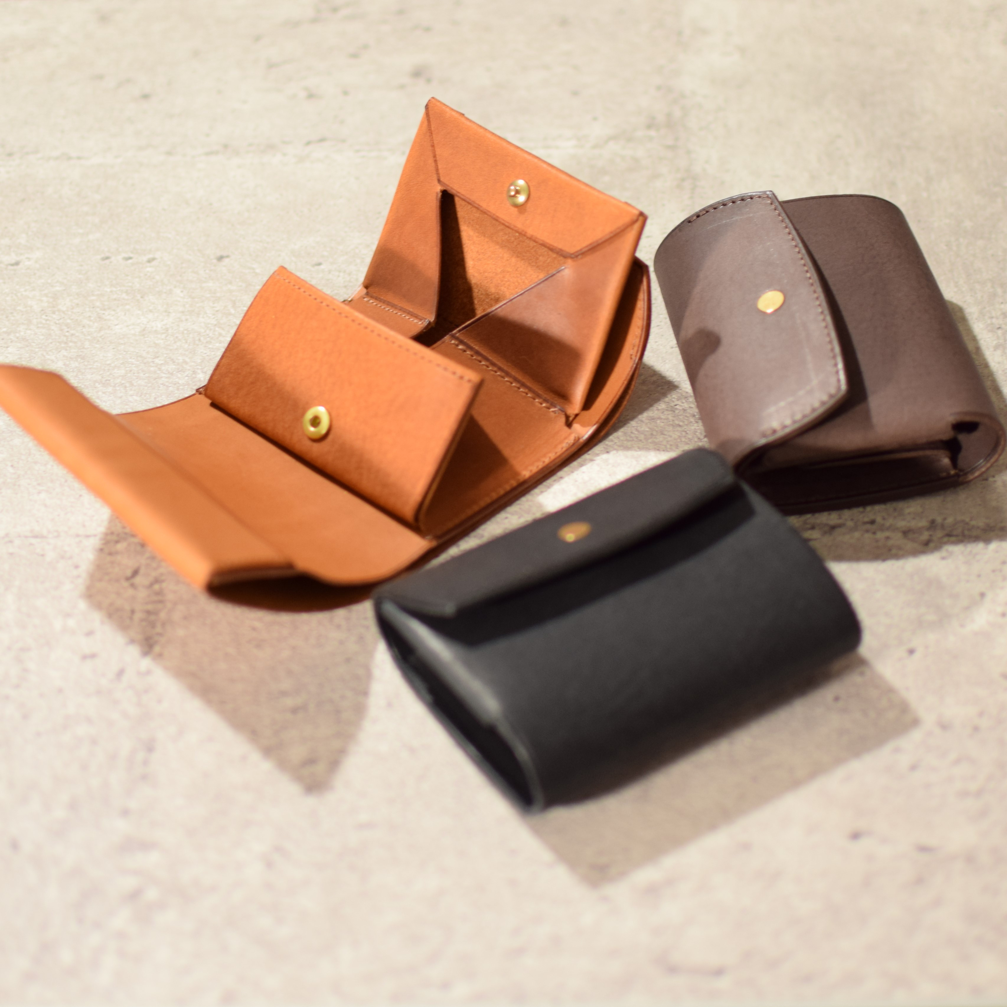 【全8色】ボックス小銭で大容量!!コロンとしたフォルムの三つ折り財布pietra(ピエトラ）プログレレザーver.