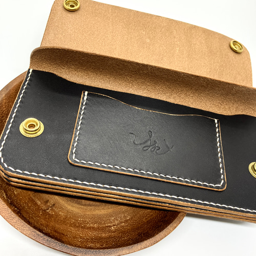 トラッカーウォレット/ロング】国産ヌメ革 茶芯 ブラック 黒 手縫い 長財布 LOKOMAIKAI Leather 通販|Creema(クリーマ) 18347901 トラッカーウォレット/ロング】国産ヌメ革 茶芯 ブラック 黒 手縫い 長財布 LOKOMAIKAI Leather 通販|Creema(クリーマ) 18347901